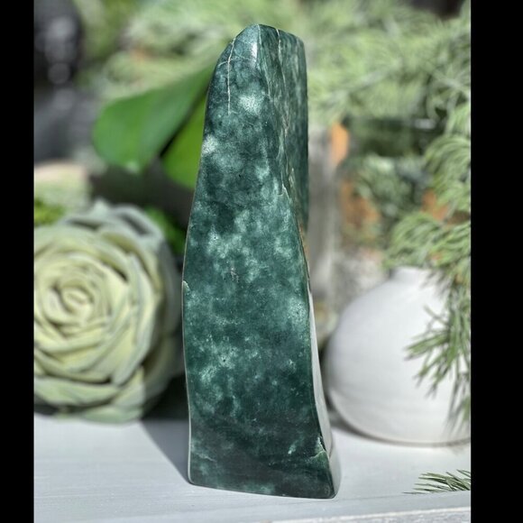 Freeform Jade Sculpture Green Charka Home Decor Accent Piece Over 8 Inches Tall - Picture 16 of 16